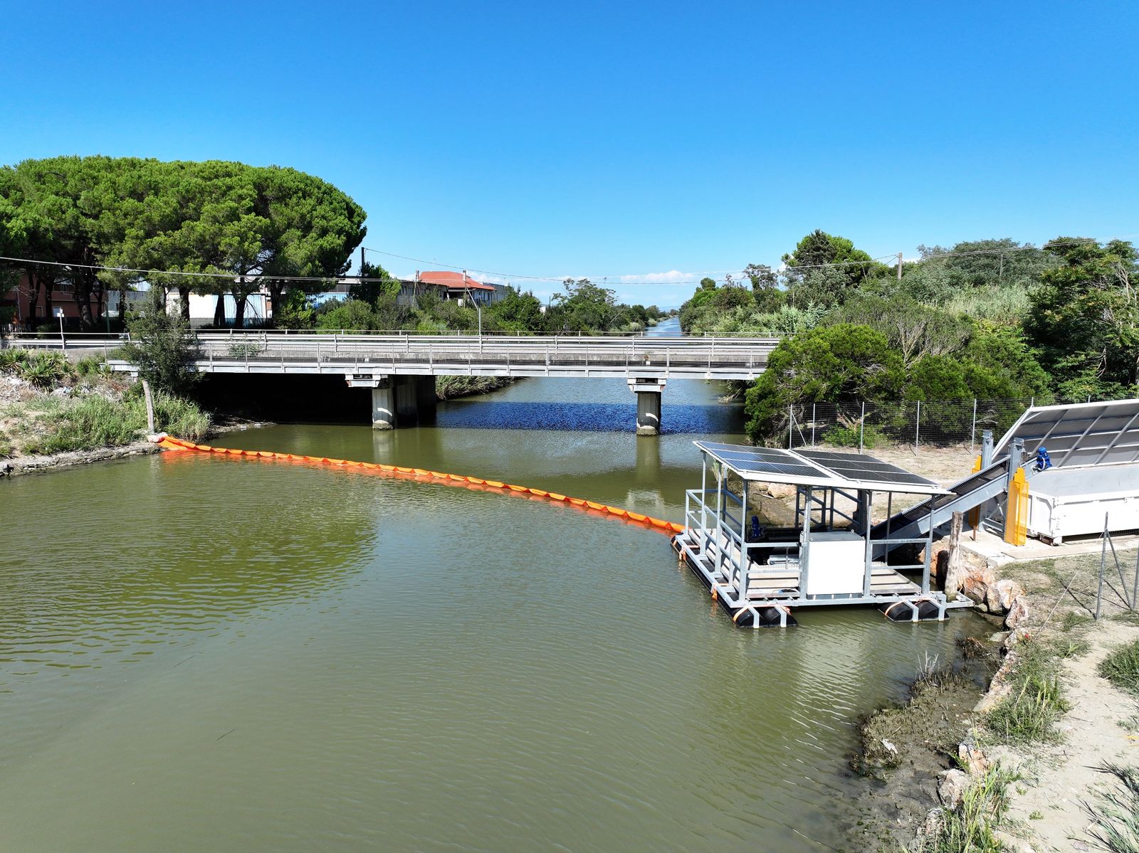 Impianto River Cleaner installato su un fiume